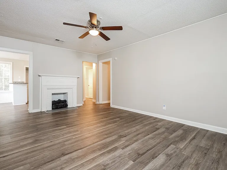 560152_020_living_room_13184608.jpg