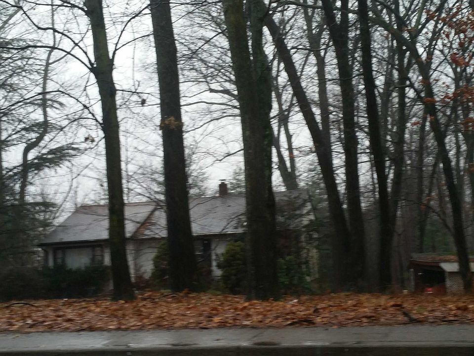 2nd image of 25 College Rd
