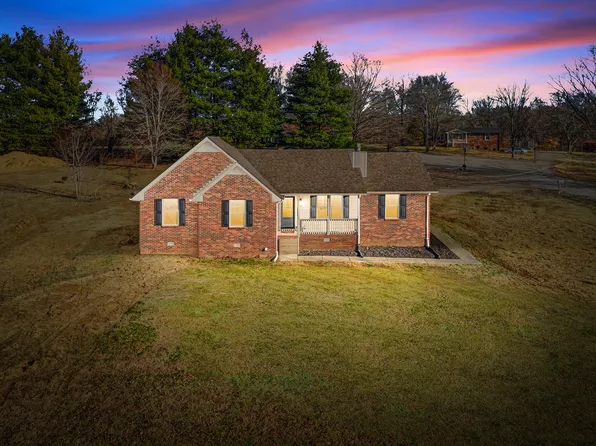 719 Darrow Dr, Pleasant View, TN 37146