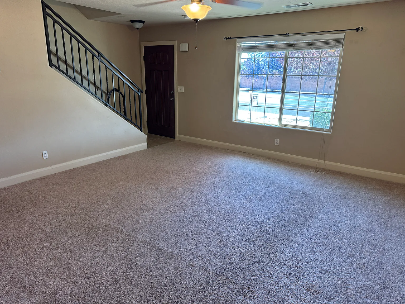 3 bed, 2.5 bath, 1365 sqft, $1,425 — Photo 2