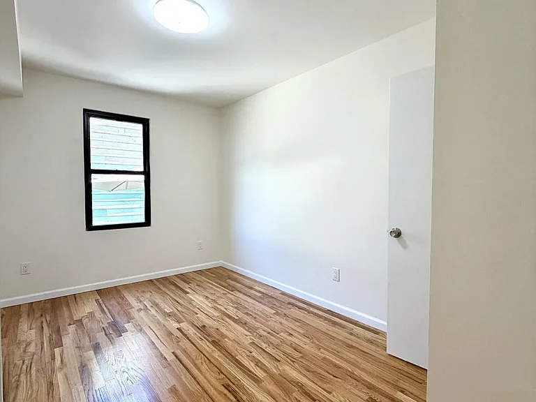 19 Tompkins Ct — Photo 7