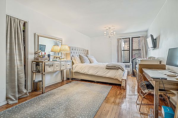 1st image of 165 Christopher St APT 3BB