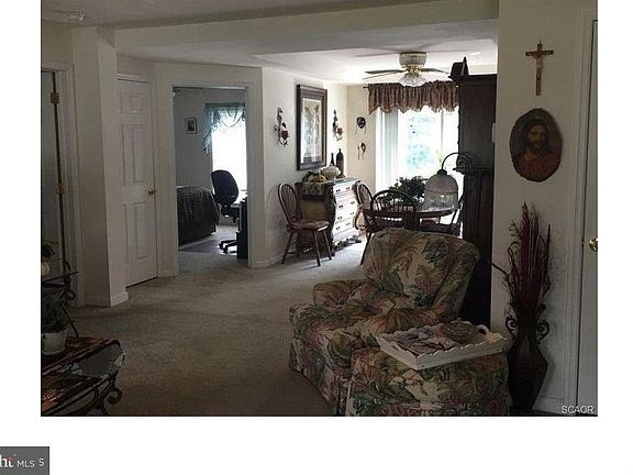 3rd image of 99 Lake Shore Dr