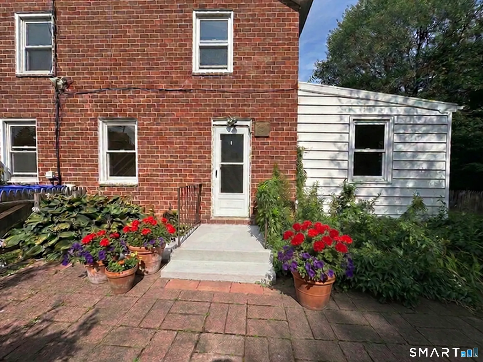 3 bed, 1.5 bath, 961 sqft, $2,675 — Photo 1