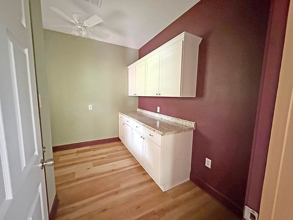 4th image of 60 Spring Ct