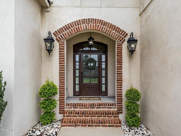 4th image of 1018 Emerald Place