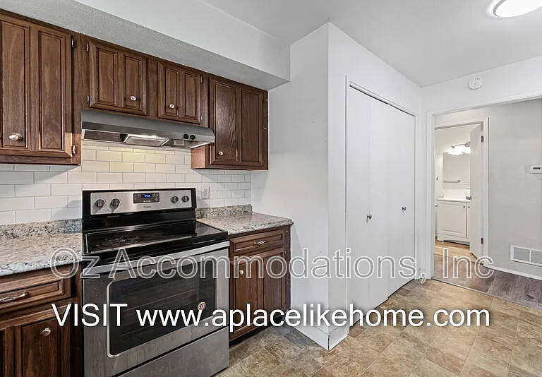 1428 NW 64th Ter — Photo 12