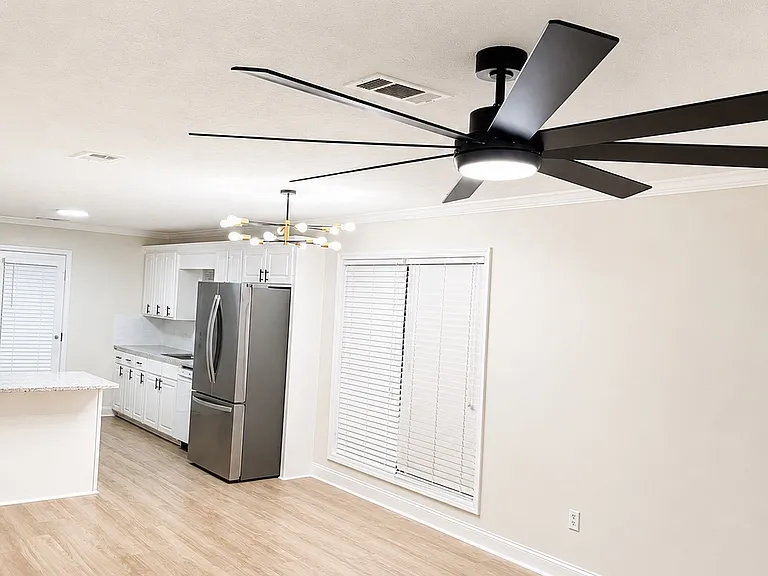 136 Cedar Spring Cir — Photo 3