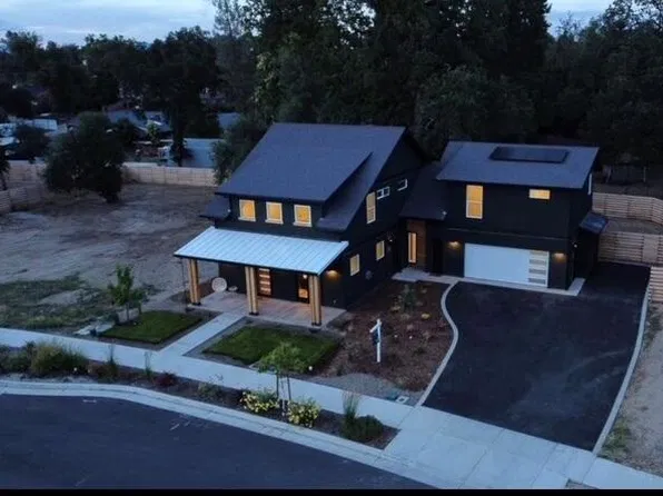 6855 Yvonne Ct, Redding, CA 96001