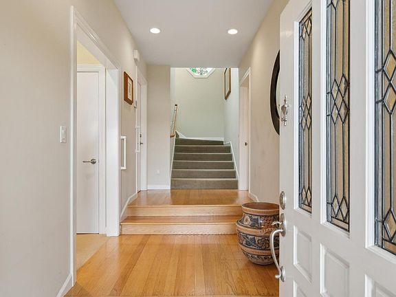 4th image of 203 Bayview Drive
