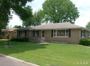 1101 Howard Ct, Pekin, IL 61554