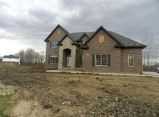 24039 Foxhollow Run, New Boston, MI 48164