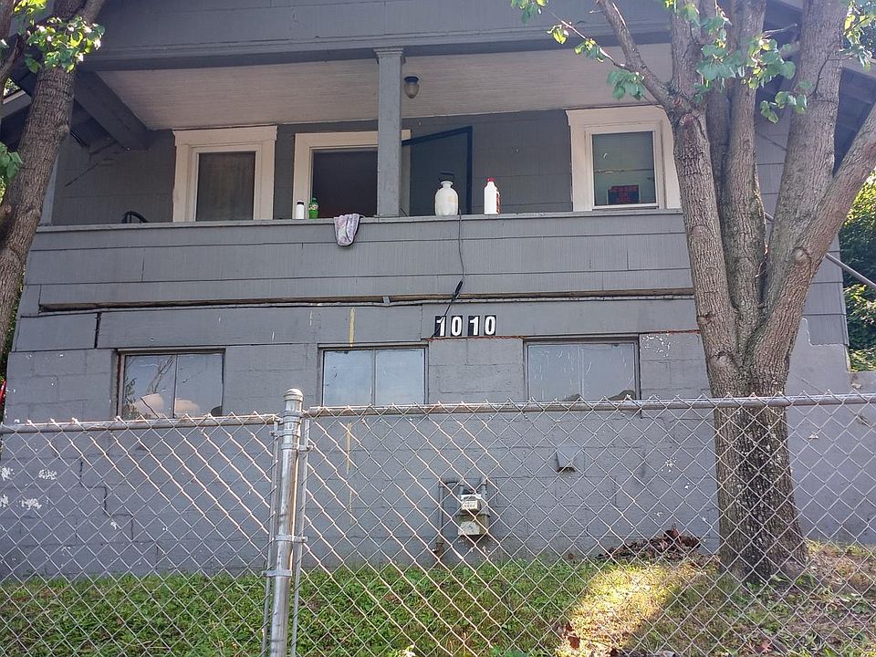 2nd image of 1010 Temple St