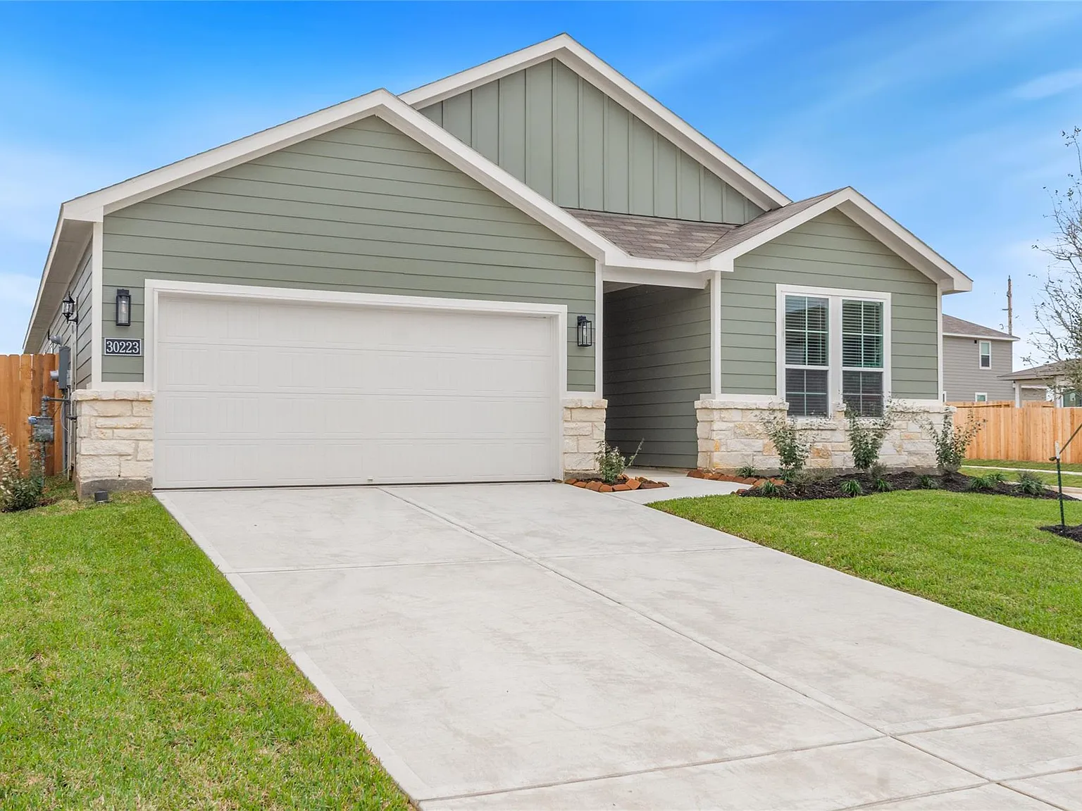 4 bed, 2021 sqft, $2,600 — Photo 4
