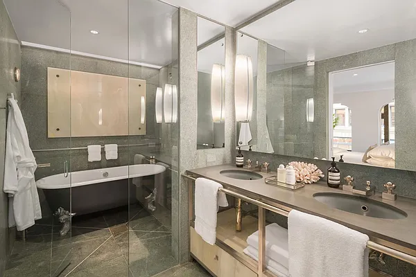 Sold by Compass | media 21