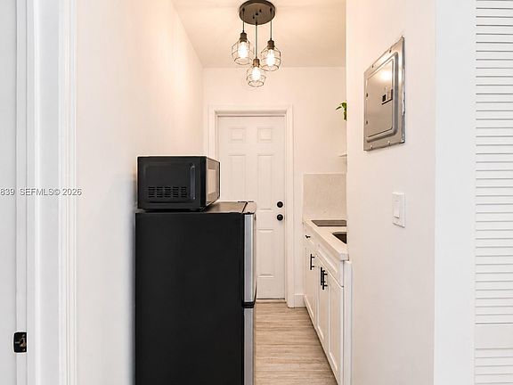 5th image of 1440 SW 4th St