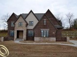 3672 Strathcona Dr, Rochester Hills, MI 48309