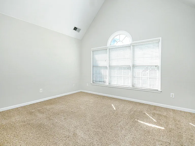 Upstairs secondary bedroom# 1.