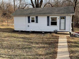 307 N 9th Ave W, Newton, IA 50208