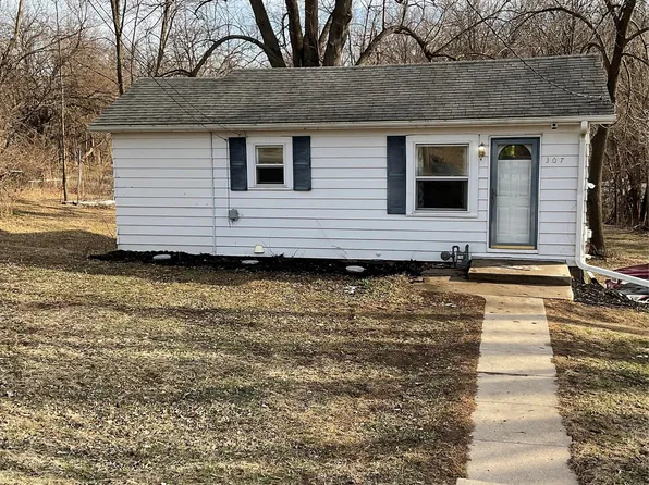 307 N 9th Ave W, Newton, IA 50208