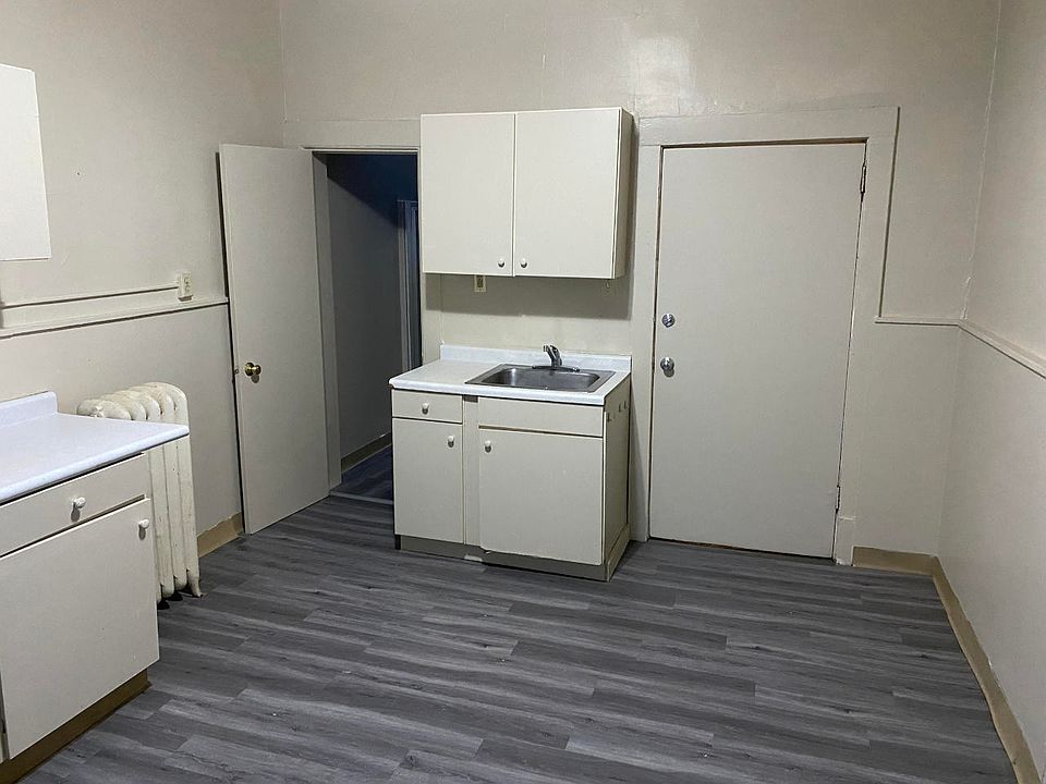 1st image of 1508 N Van Buren St #27