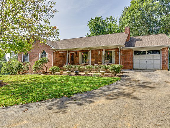 2nd image of 1751 Oakdale Dr