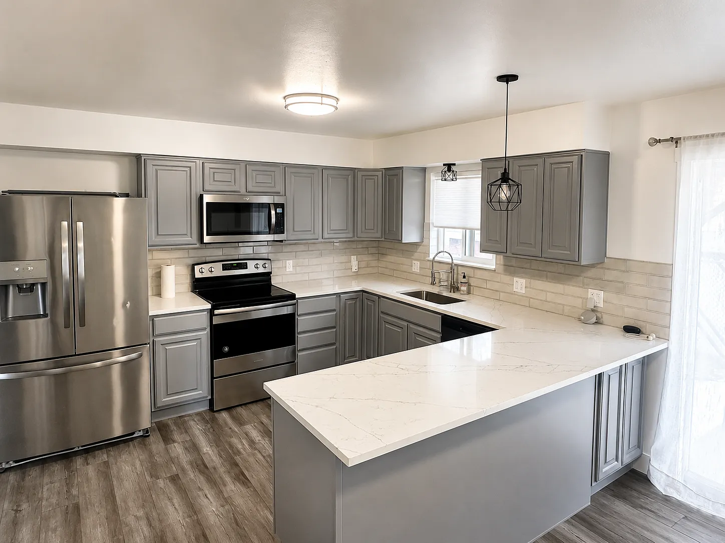 4 bed, 2430 sqft, $2,200 — Photo 4