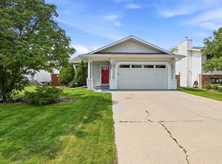 206 E Davison Dr, Red Deer, AB T4R 2E6