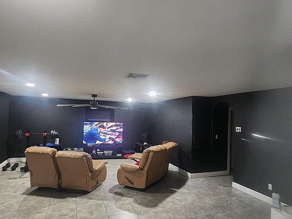 5th image of 2404 Fisher Court N