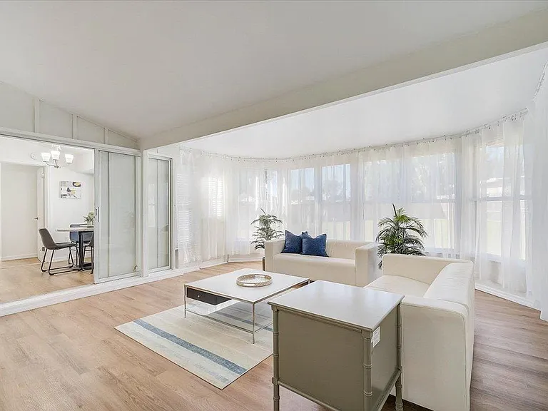6228 Fordham Pl — Photo 3
