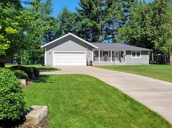 N2283 Country Ln, Waupaca, WI 54981