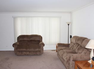 1632 Pinetree Dr, Gurnee, IL 60031