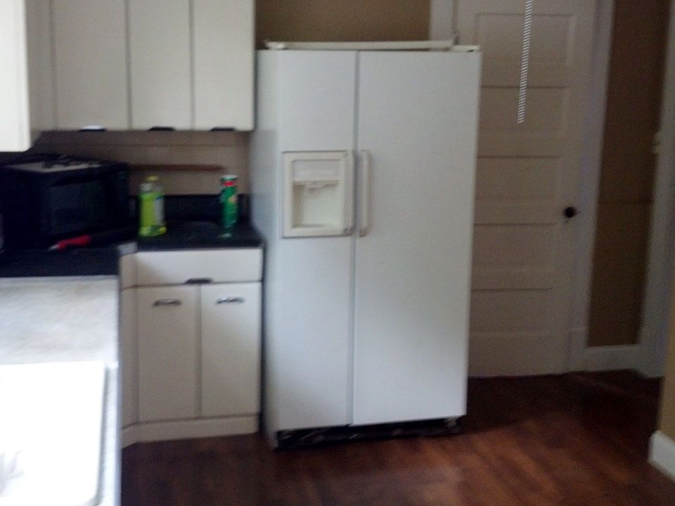 Large eat-in kitchen