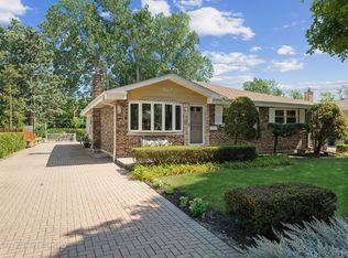 547 N Pioneer Dr, Addison, IL 60101