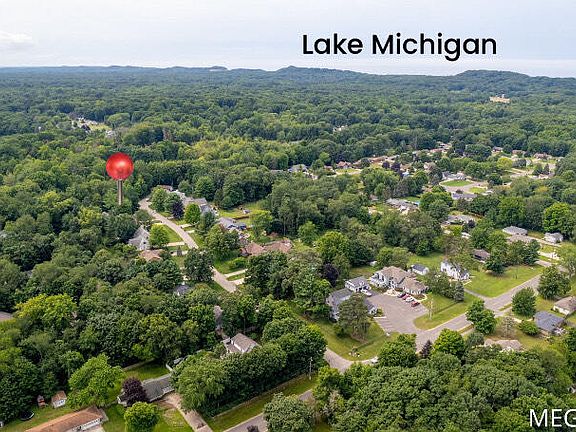 3rd image of Pine Hollow Rd