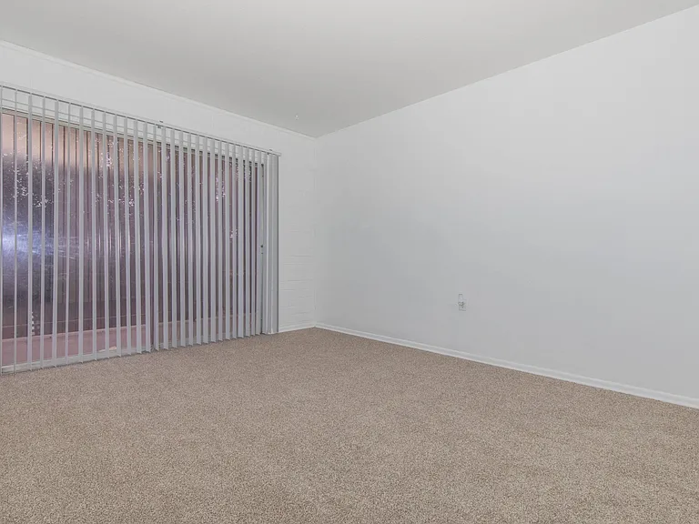 Country Club Apartments — Photo 9