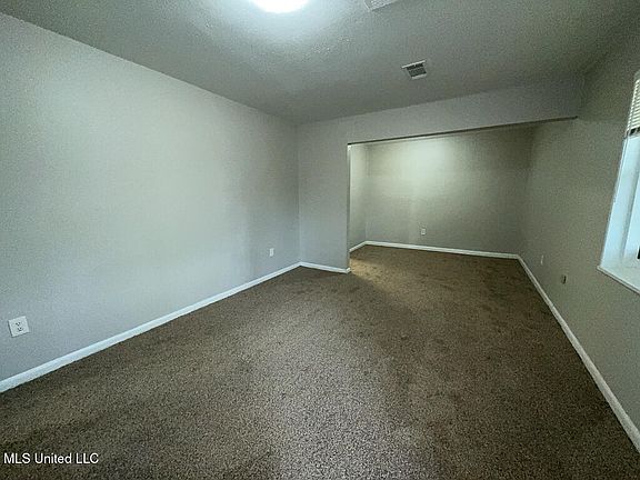 4th image of 351 Lawrence Rd