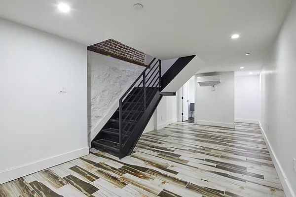 Rented by Venn NY Inc | media 15