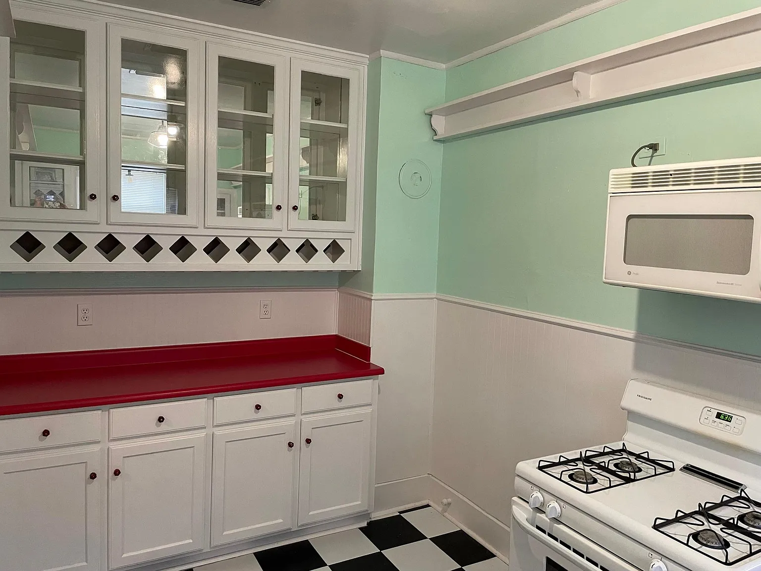 2 bed, 1.5 bath, 1232 sqft, $1,750 — Photo 4