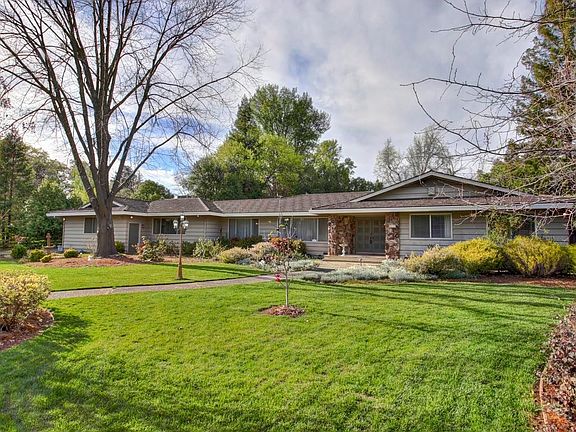 4th image of 8415 Lakehaven Ct