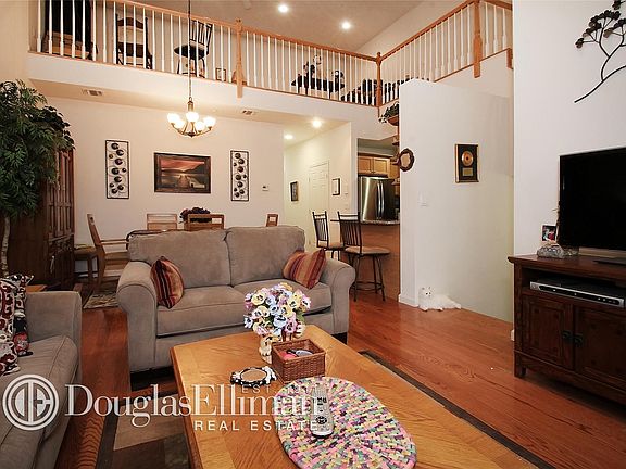 2nd image of 427 Autumn Dr #427
