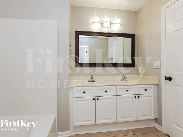 1703 Glenn Meade Dr — Photo 10