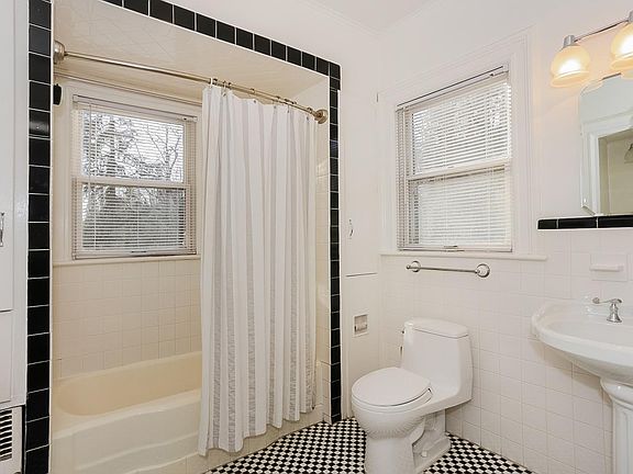 5th image of 314 N Mountain Ave