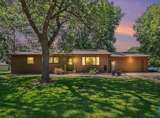 7713 E 38th St, Sioux Falls, SD 57110