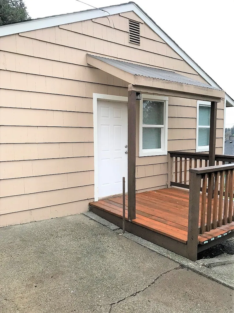 One Bedroom Cottage Duplex in Sheridan Park — Photo 2