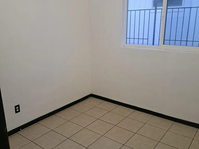 986 Gloria St — Photo 13
