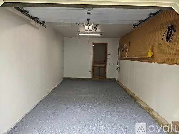 4th image of 2442 Devonshire Ct #2442