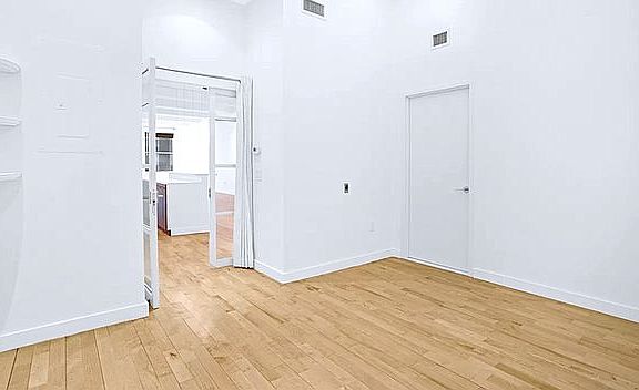 5th image of 15 Broad St #918