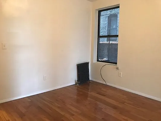 Rented by Perry Associates NYC Inc | media 7