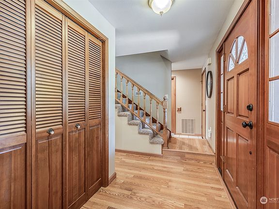 5th image of 2416 Grandview Drive W